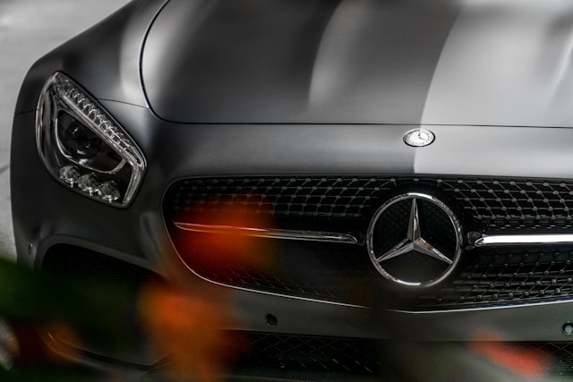 Analysis of the optimal showroom / service center locations in Attica for an international luxury car company