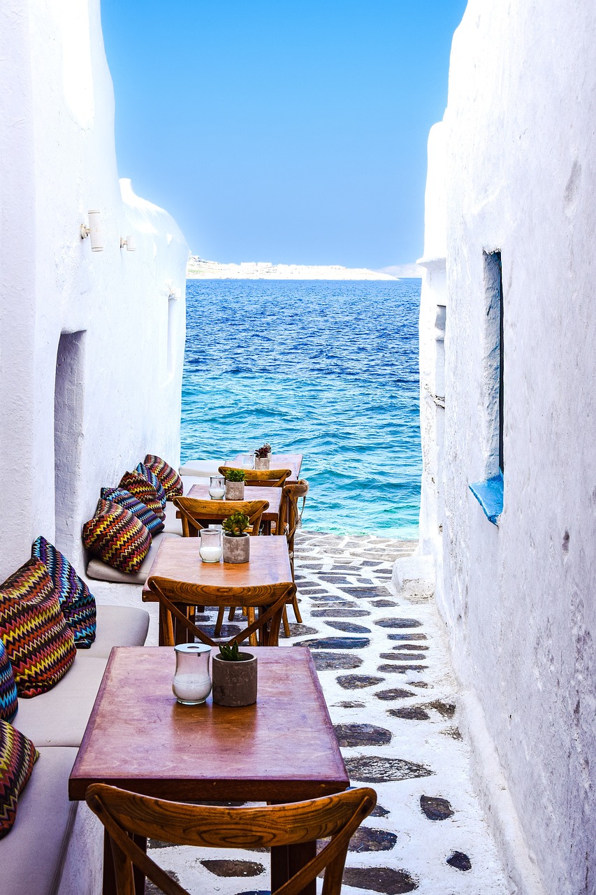 Development of proposals to structure and streamline the internal organization of an online travel agent running a network of boutique hotels
