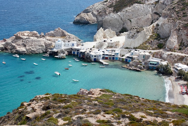 Commercial review of a 5-star hotel in Milos