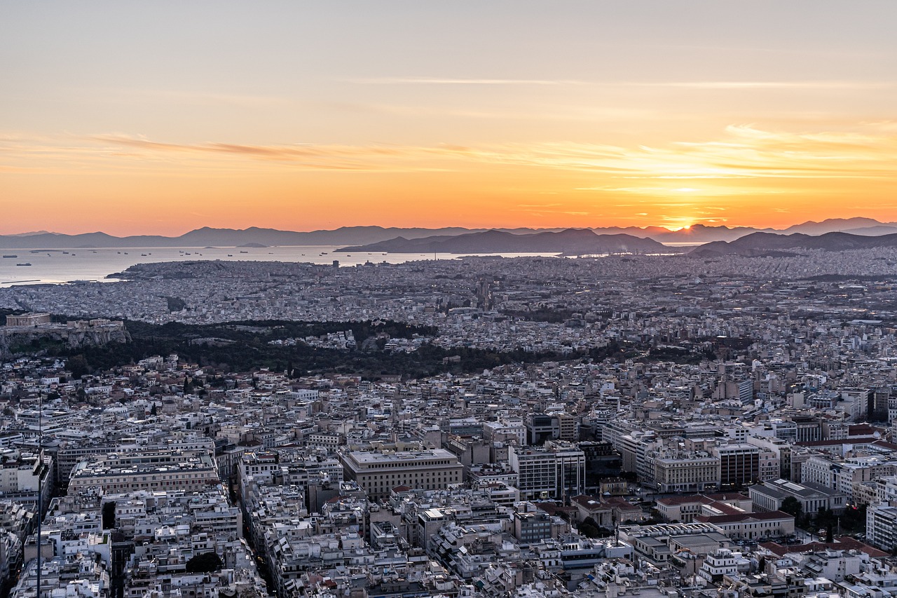 Analysis of the competitive position of a luxury hotel in the centre of Athens