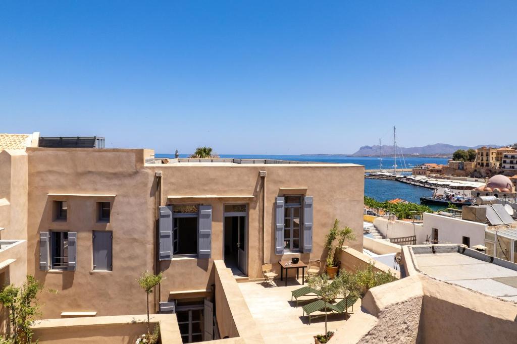 Market and financial feasibility study and implementation advisory for the 5-star Azade in  Chania