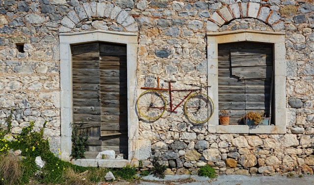 Tourism market analysis for the development of Marketing Plans for the following regions: Central Macedonia, Peloponnese, South Aegean, Central Greece and Ionian Islands for INSETE
