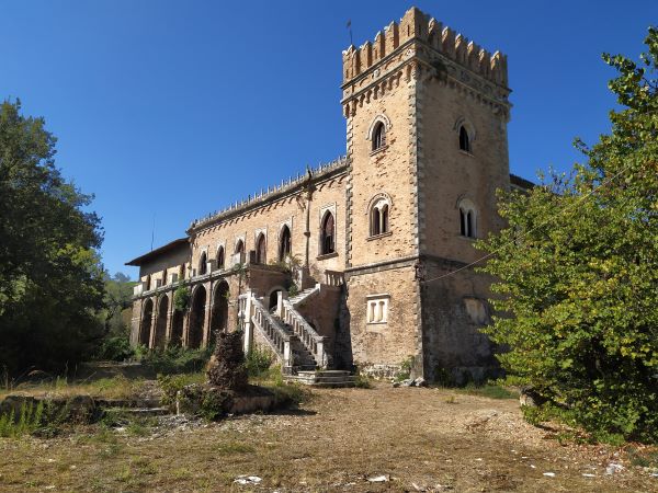 Market and financial feasibility study to transform an iconic property, Castello Bibelli, into a high-end boutique hotel